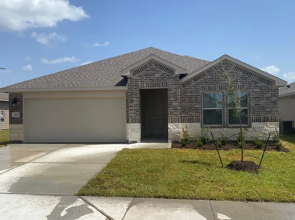 1303 Maverick Rd, Sinton, TX 78387