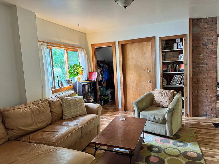 717 N Tioga St #B — Photo 4