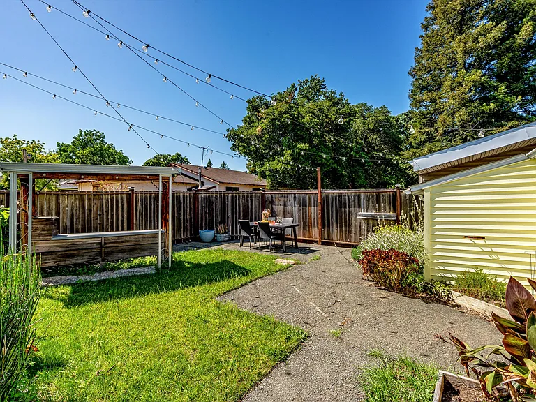2030 W Lincoln Ave — Photo 37