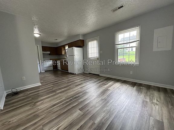 4th image of 101 Daniel St #C