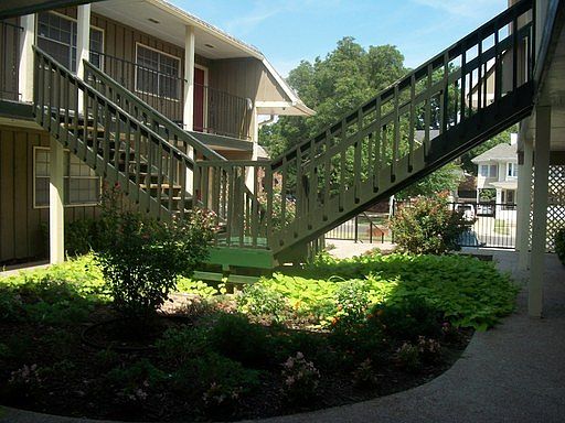 1st image of 700 NW 17th St APT 7