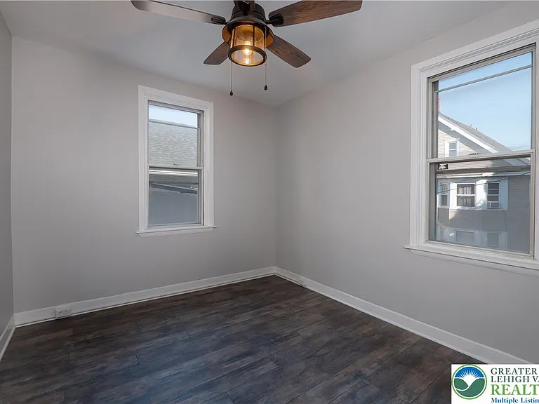 718 N New St — Photo 15
