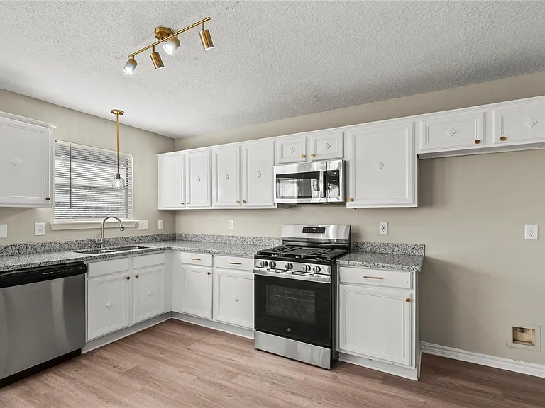 7134 Prairie Village Dr — Photo 5