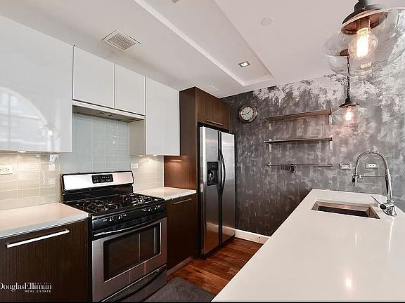 5th image of 217 51st Ave APT 615