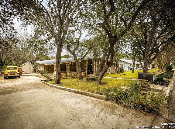 3rd image of 1172 Canyon Dr