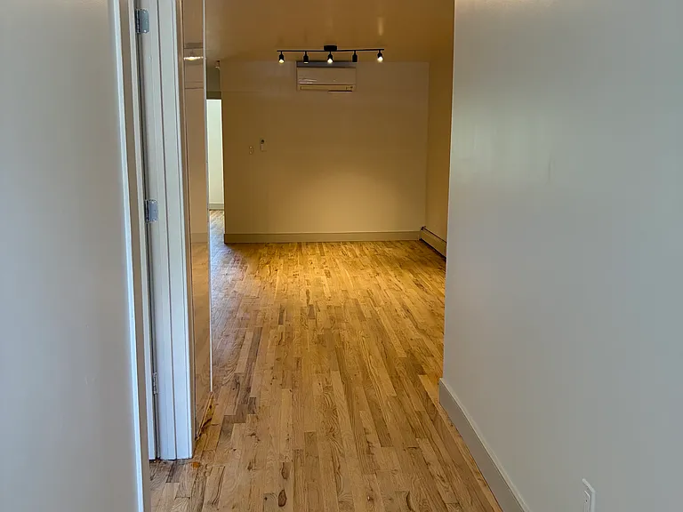 322 Hart St #3 — Photo 2
