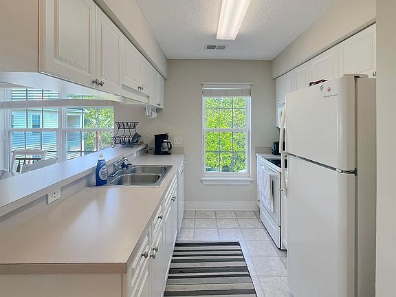 4th image of 615 Woodmoor Circle #303