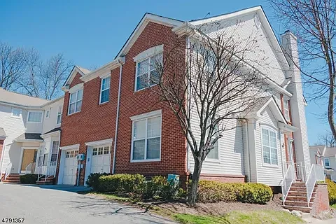 3 bed, 2.5 bath, 2108 sqft, $4,300 — Photo 3