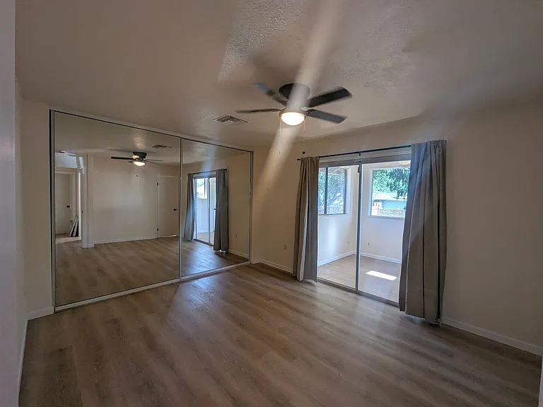139 E Springdale Dr — Photo 15