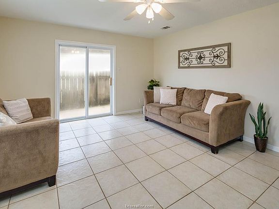 4th image of 3337-3339 Longleaf Cir
