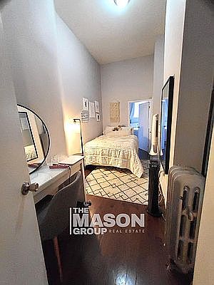 5th image of 501 1/2 W 43rd St APT 1S
