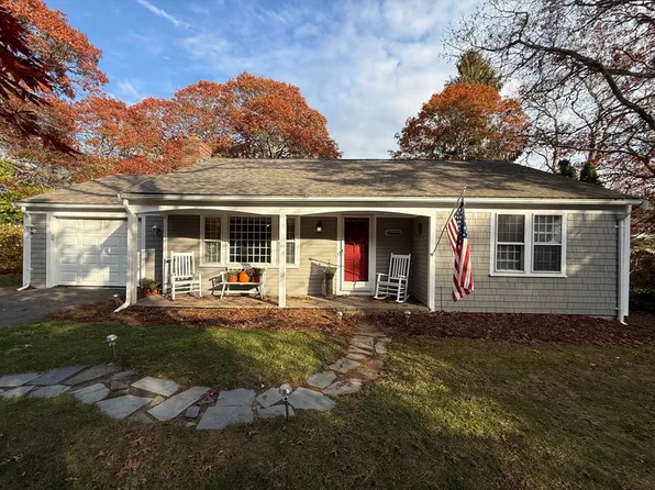 560 W Yarmouth Rd, West Yarmouth, MA 02673