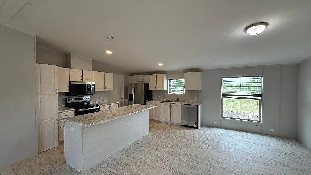 3 bed, 1550 sqft, $1,700 — Photo 2