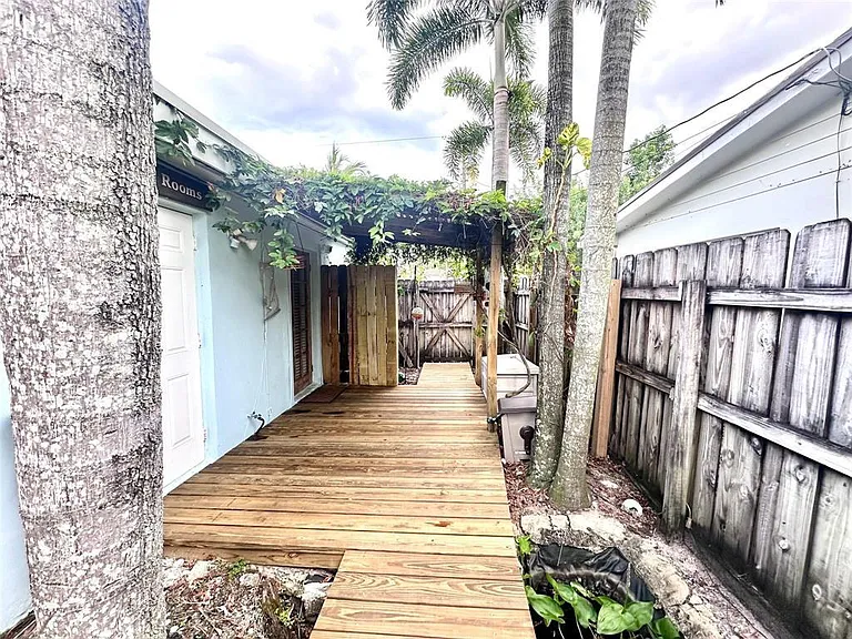 1400 NW 46th St — Photo 34
