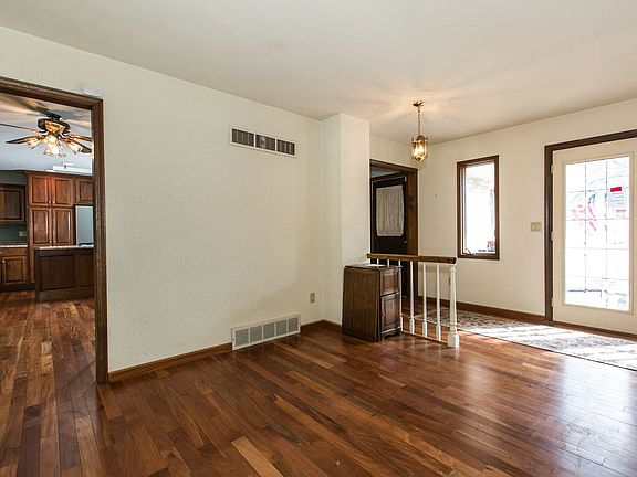 5th image of 2982 Fox Hollow Dr