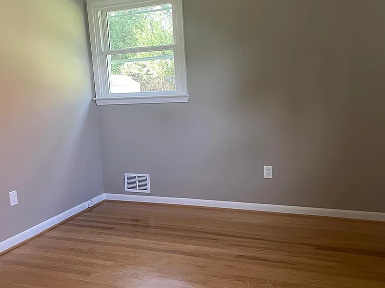 5011 River Rd — Photo 11