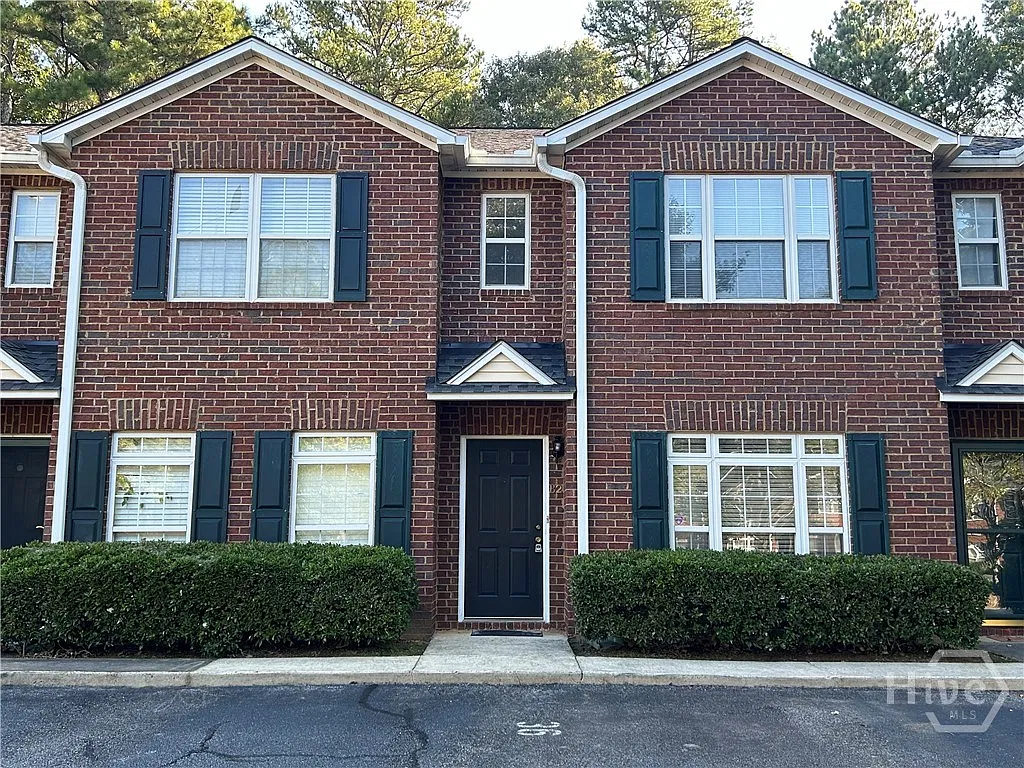 637 Huntington Rd — Photo 2