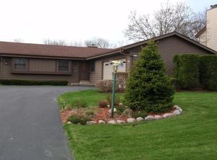 4245 S Victoria Cir, New Berlin, WI 53151