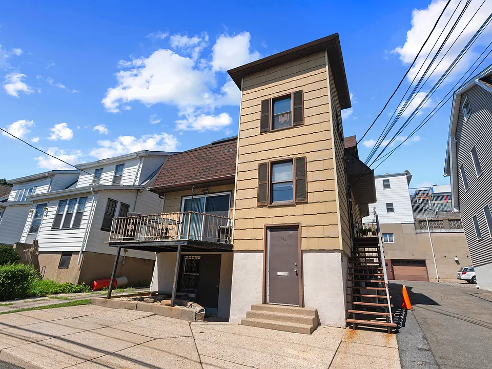 565 Kearney Ave #1