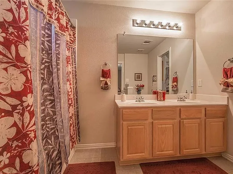 10215 Waterbury Dr — Photo 43