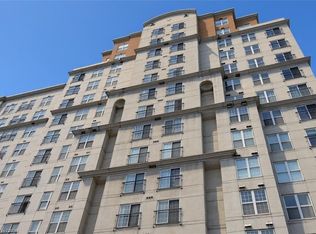 135 James St S #701, Hamilton, ON