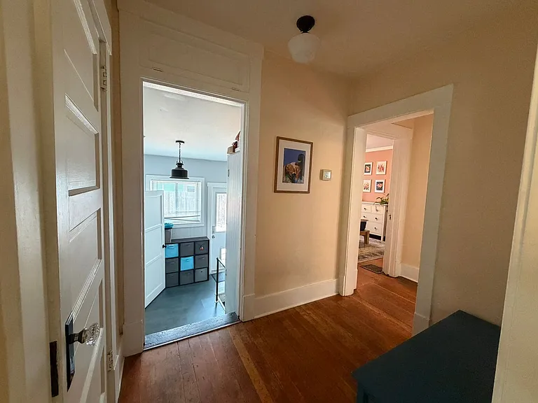 1424 W Franklin St — Photo 17