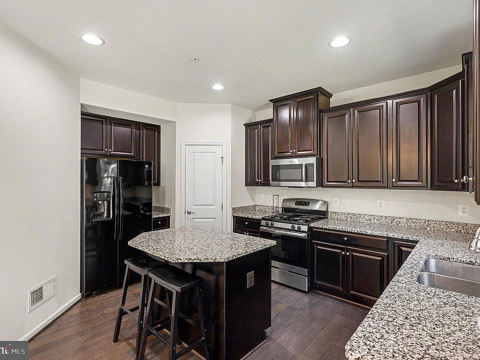1st image of 1024 Cook Dr SE