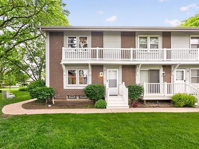 212 Amherst Ct #C — Photo 1