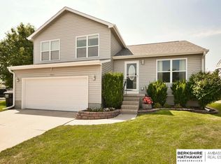 19605 W St, Omaha, NE 68135