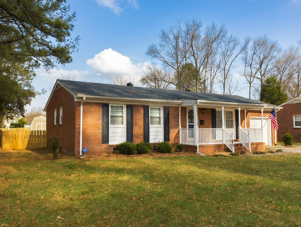 Renovated Ranch in Foxwood — Photo 2