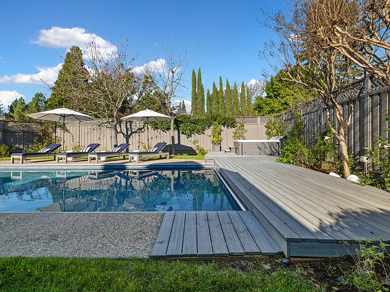 470 Eastin Dr — Photo 41