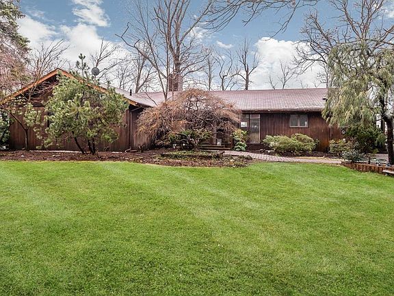 5th image of 45 Oriole Dr