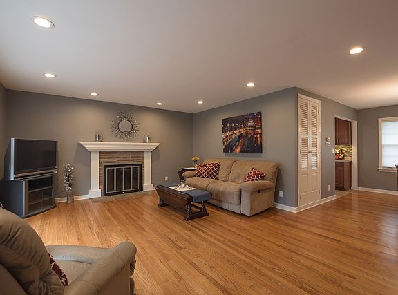 2nd image of 1521 E Evergreen St