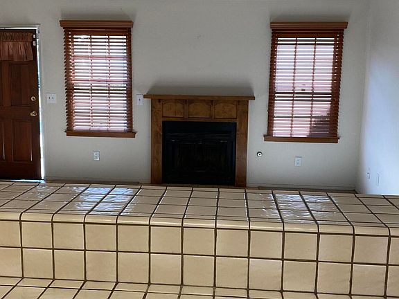 5th image of 2346 E Tulare Ave