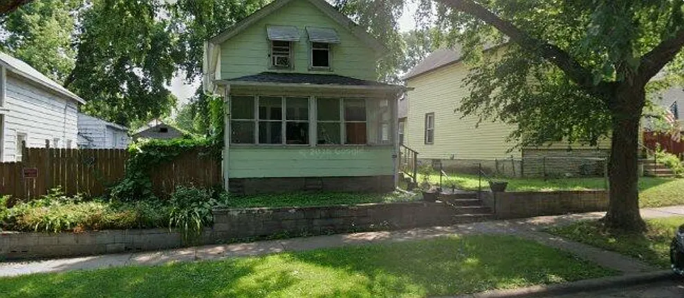 4 bed, 1.5 bath, 1937 sqft, $2,300 — Photo 1