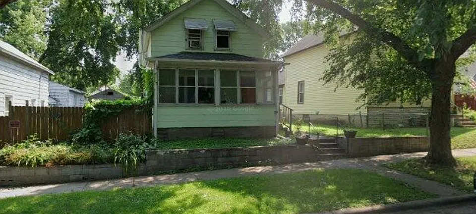 760 Desoto St