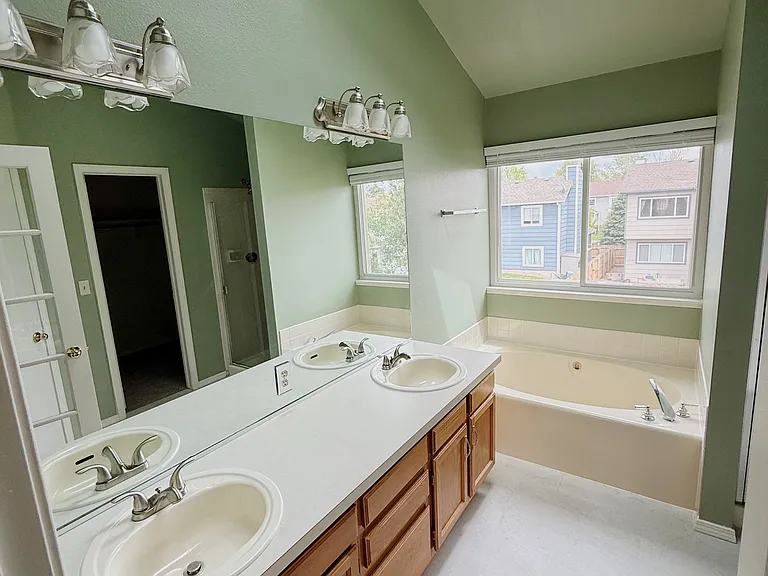 8061 Scarborough Dr — Photo 35