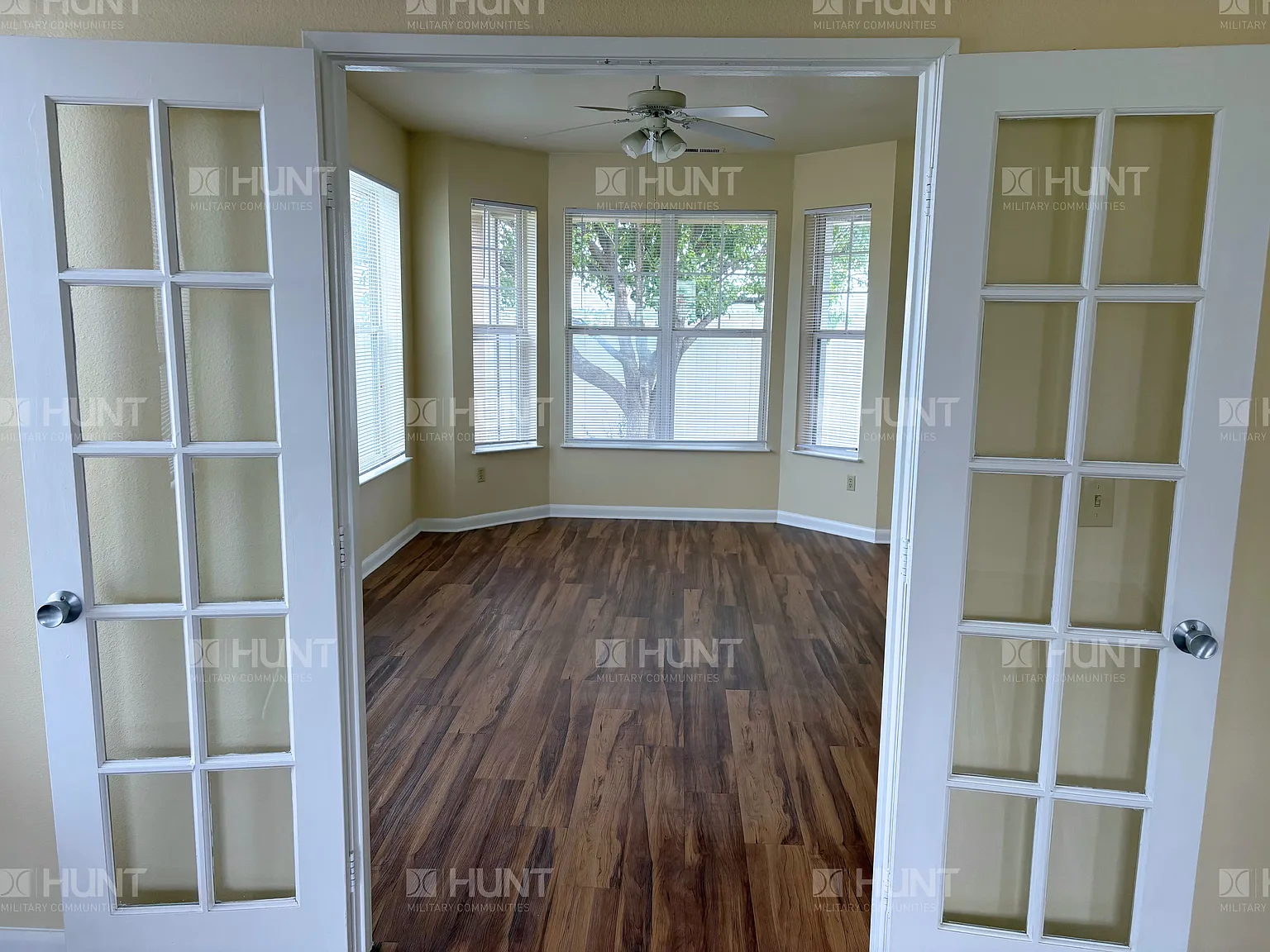 3 bed, 2.5 bath, 1989 sqft, $3,063 — Photo 3