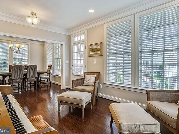 4th image of 103 Vinehaven Way