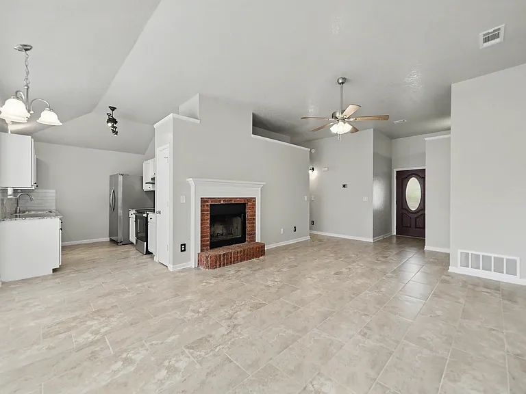 2502 Eastwood Dr — Photo 11