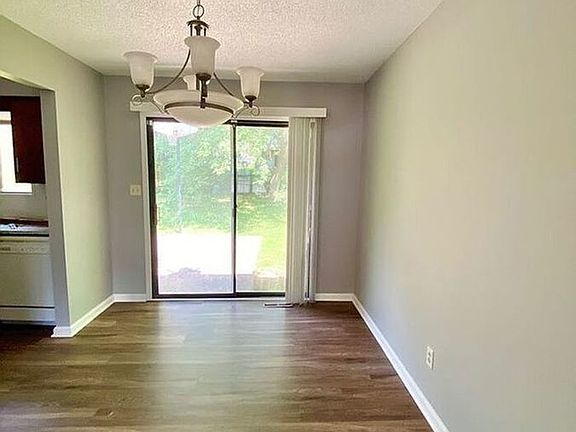 5th image of 1013 NW Ashton Dr
