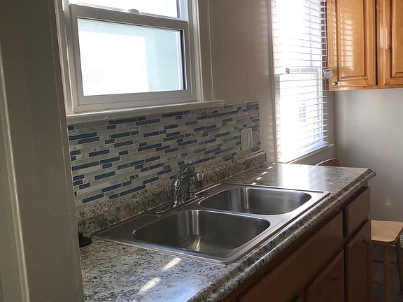 5th image of 631 1/2 N Plymouth Blvd