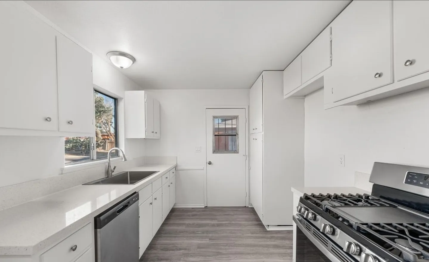 3 bed, 936 sqft, $2,350 — Photo 4