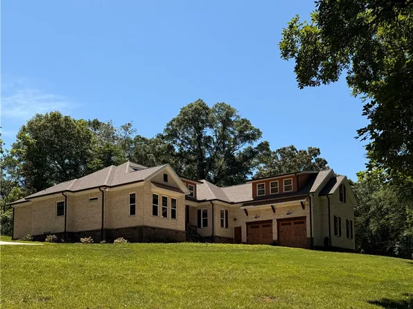 102 Misty Oaks Ln, Pendleton, SC 29670