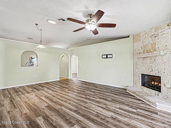 5th image of 3845 La Flor Dr