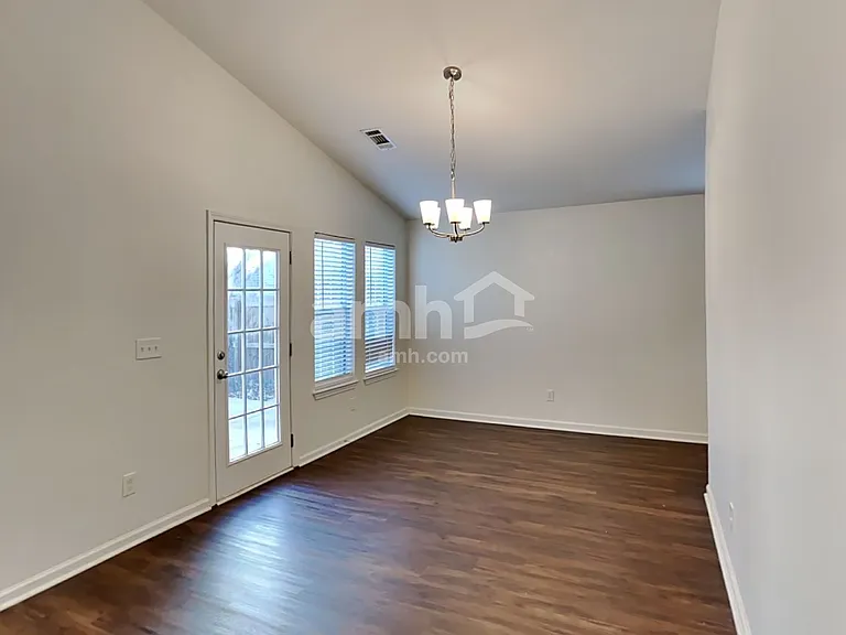 408 Fairlawn Dr — Photo 6