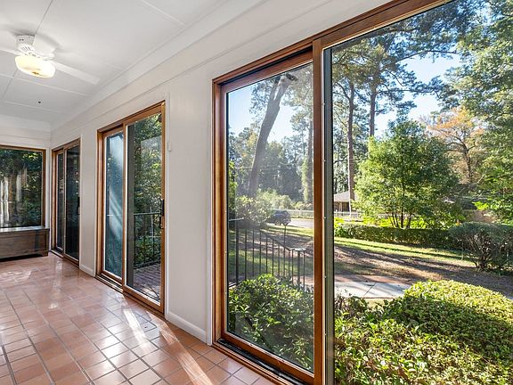 4th image of 2111 Great Oak Dr