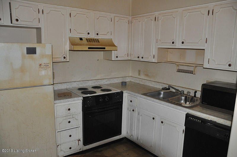 2nd image of 1935 Gardiner Ln APT B21