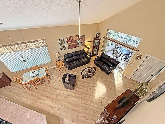 3rd image of 662 Plantation Dr