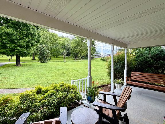 3rd image of 371 Pinecrest Rd